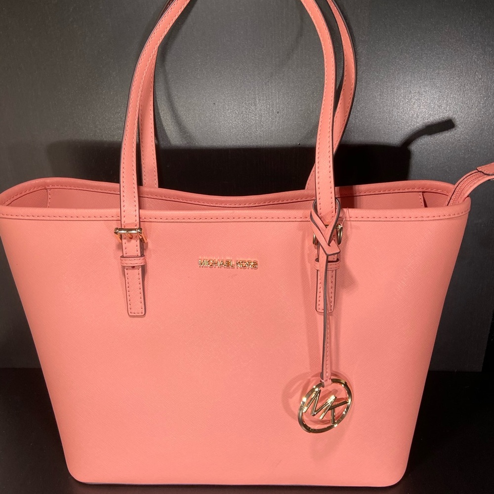 MICHAEL KORS SAFFIANO LARGE LEATHER TOTE BAG  $278